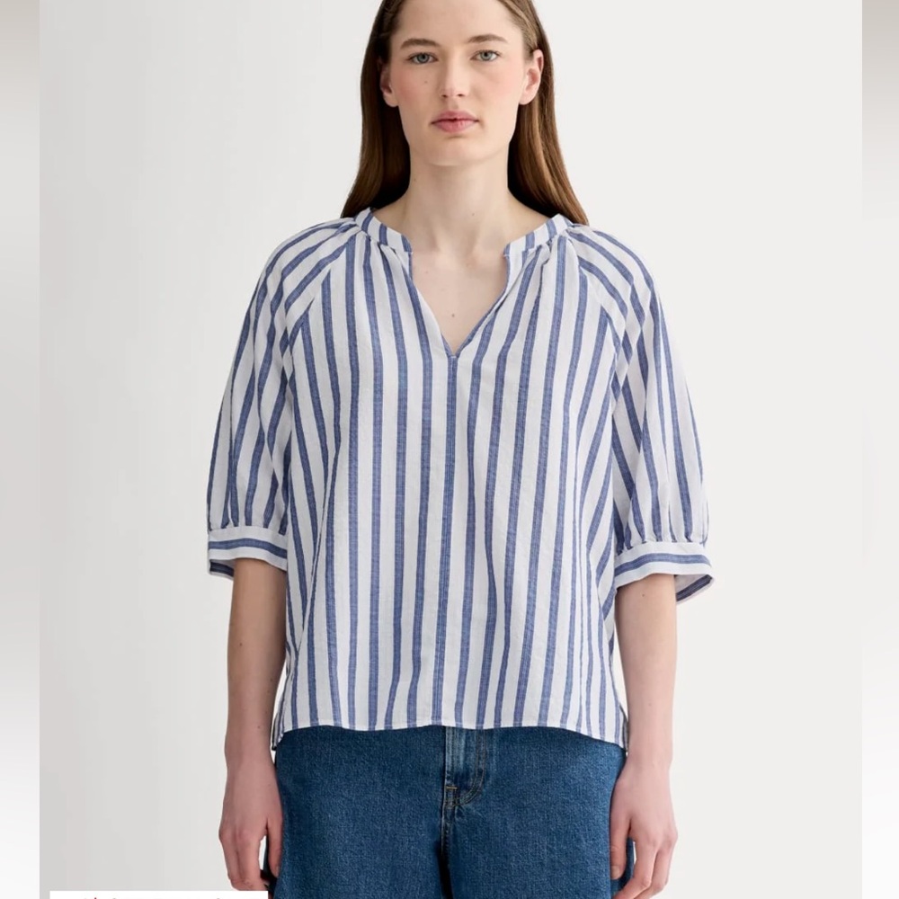 NWT Everlane’s The Gauze Gathered Top in White/Mazarine Blue